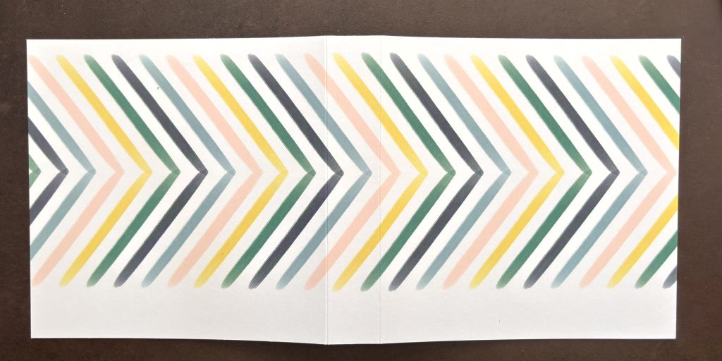 Double page pliée en papier chevron pour l'accordéon du mini album