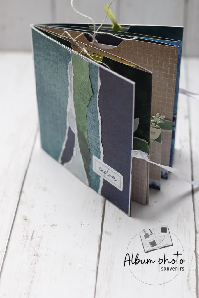Intérieur album carrousel popup ouvert avec pages qui se déploient en accordéon tons bleu ardoise vert mousse et taupe