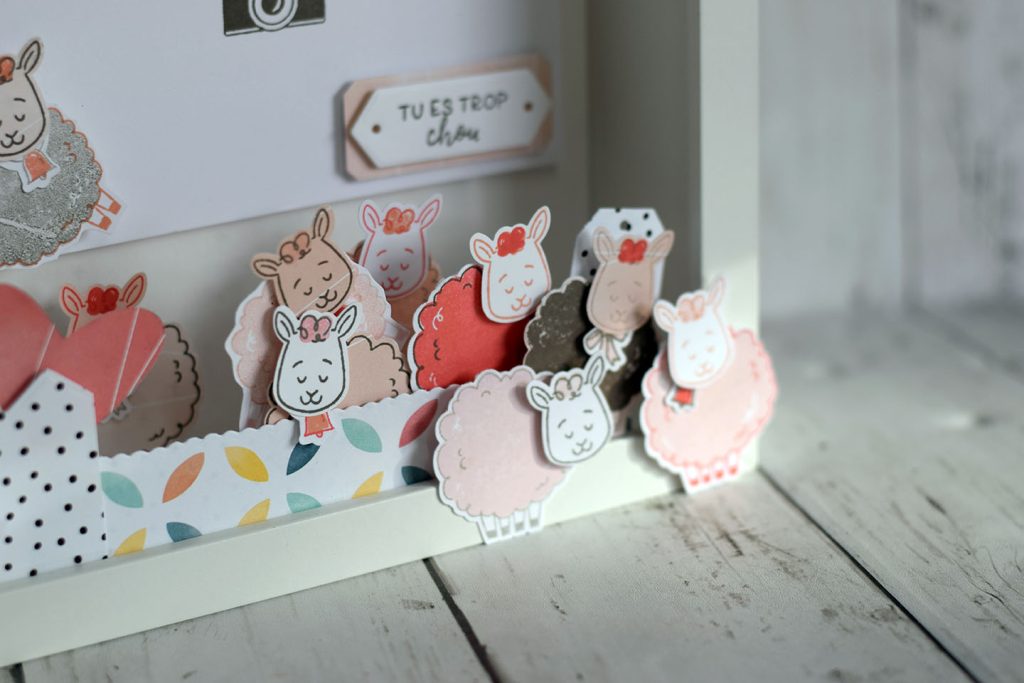 Cadeau naissance fait main – cadre photo décoré en scrapbooking