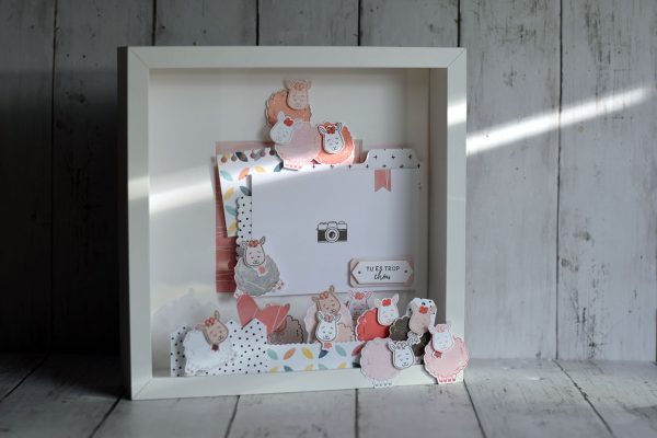Cadre photo décoré sur le thème des moutons réalisé lors d'un atelier scrapbooking naissance