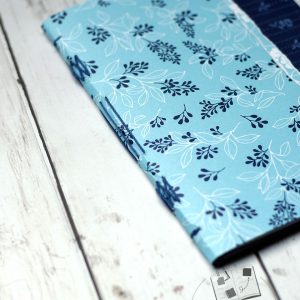 Carnet relié main long stitch motif floral bleu ciel et marine