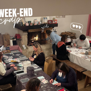 Participantes au week-end scrap 2026 autour d'une grande table créative à La Bergerie, Brie
