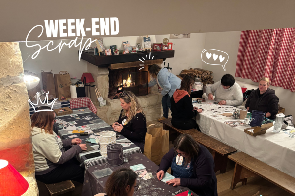 Participantes au week-end scrap 2026 autour d'une grande table créative à La Bergerie, Brie