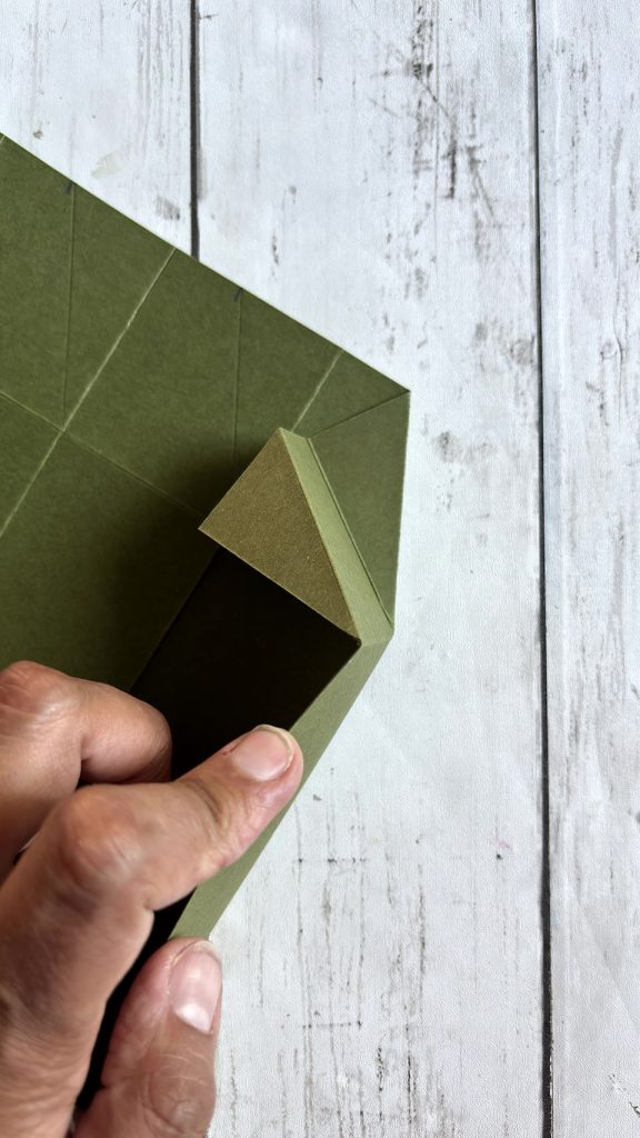 Détail des plis terminés de la boîte à gaufrette