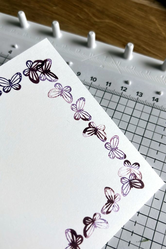 Bordure complète de papillons obtenue par pivotement avec le positionneur d'images Stampin'Up!