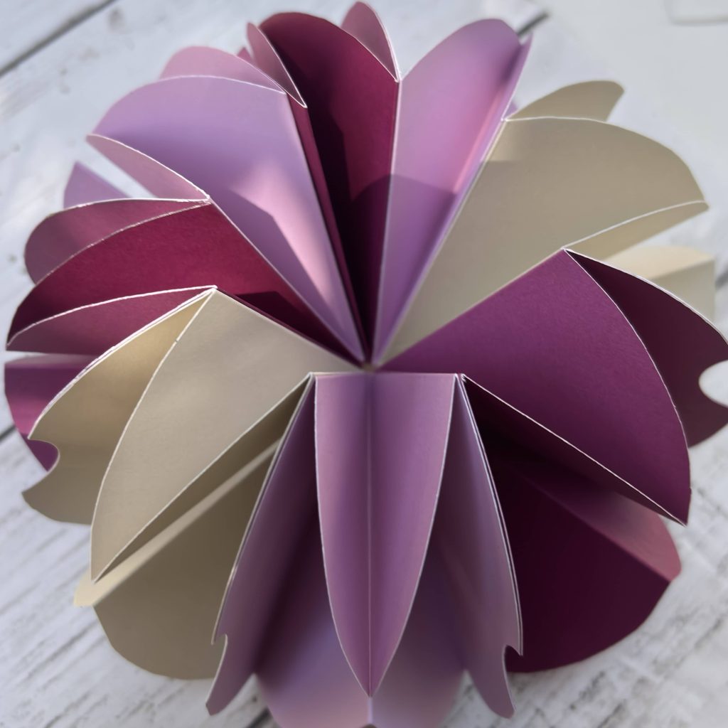Album en cercle terminé tons violet et beige
